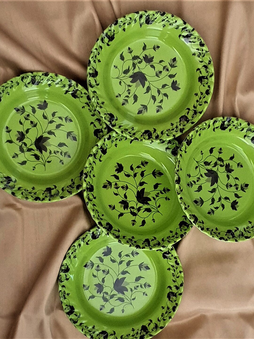 

Gallery99 Green & Black 12 Pieces Floral Printed Melamine Glossy Plates