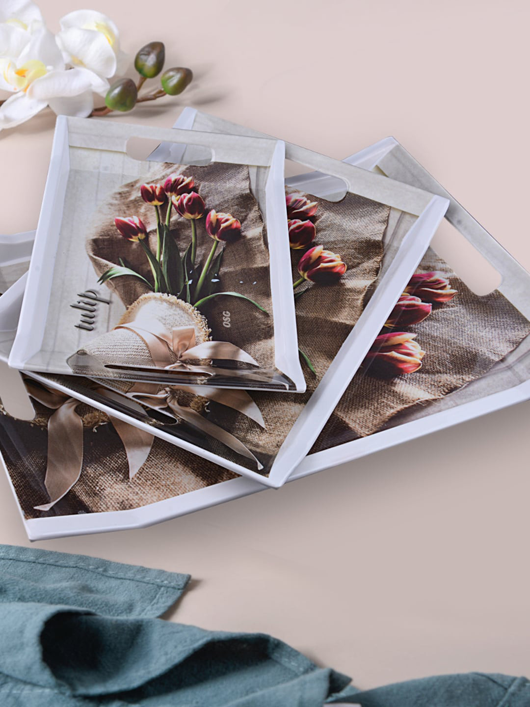 

Gallery99 Set of 3 White & Brown Tulip Flower Printed Serving Trays