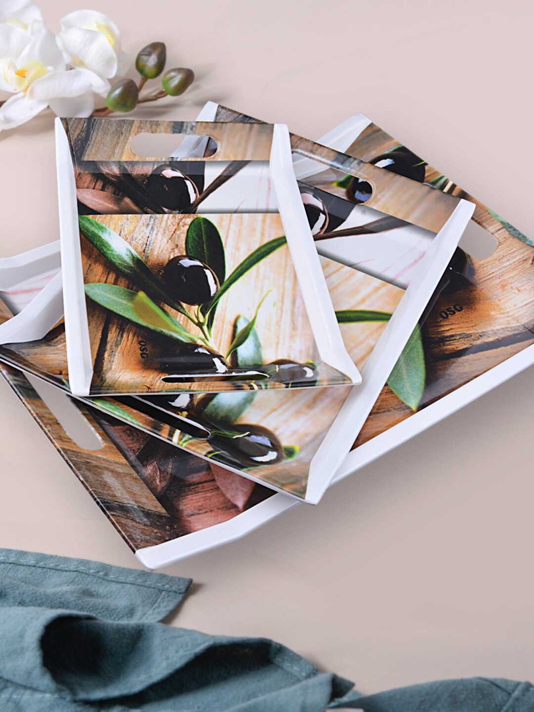 

Gallery99 Set of 3 White & Green Printed Serving Trays