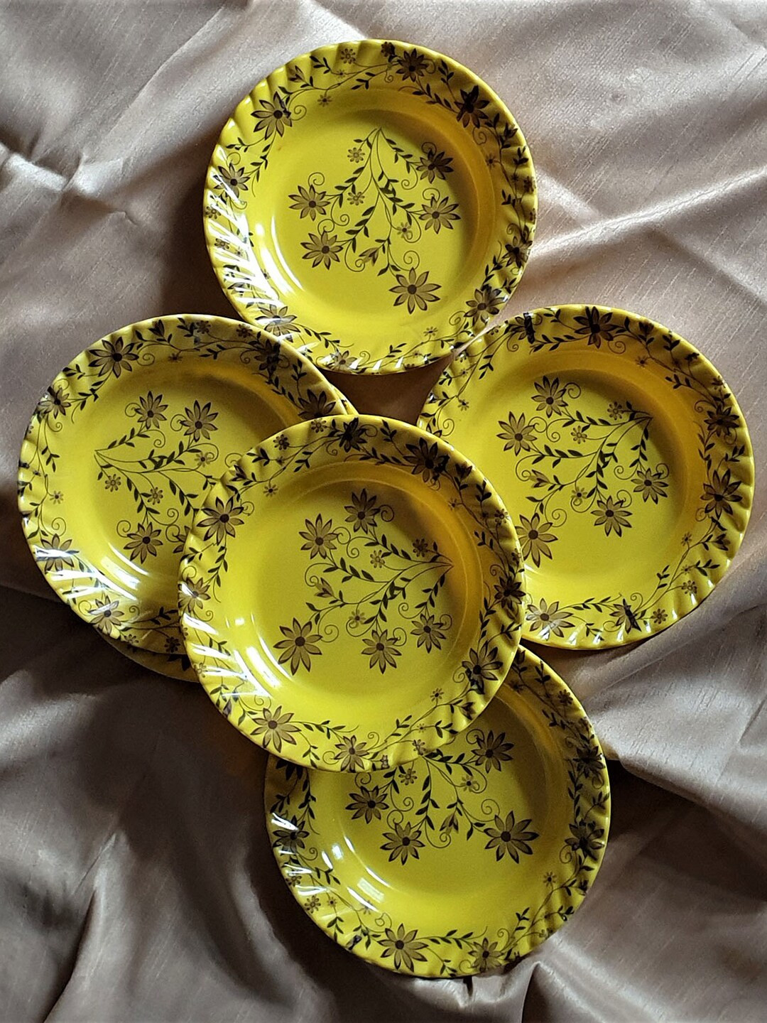

Gallery99 Yellow & Black 12 Pieces Floral Printed Melamine Glossy Dinner Set