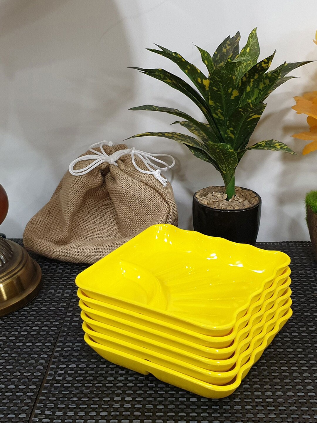 

Gallery99 Yellow & 6 Pieces Printed Melamine Glossy Plates