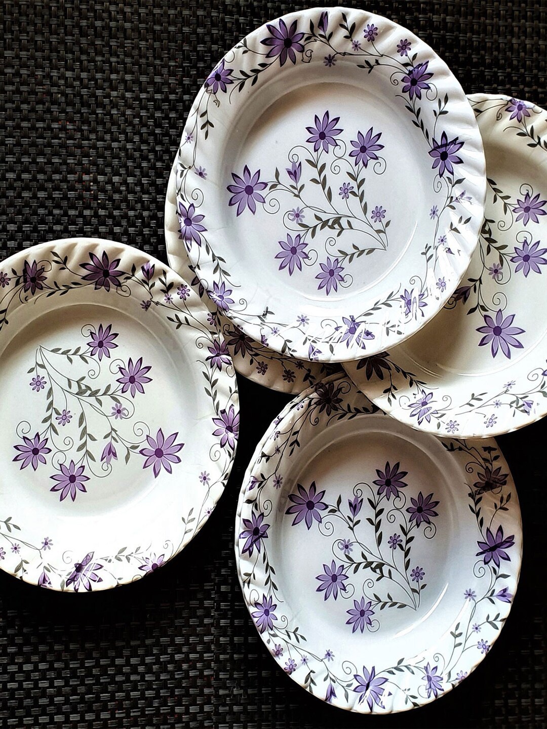 

Gallery99 White & Purple 6 Pieces Printed Melamine Glossy Quarter Plates