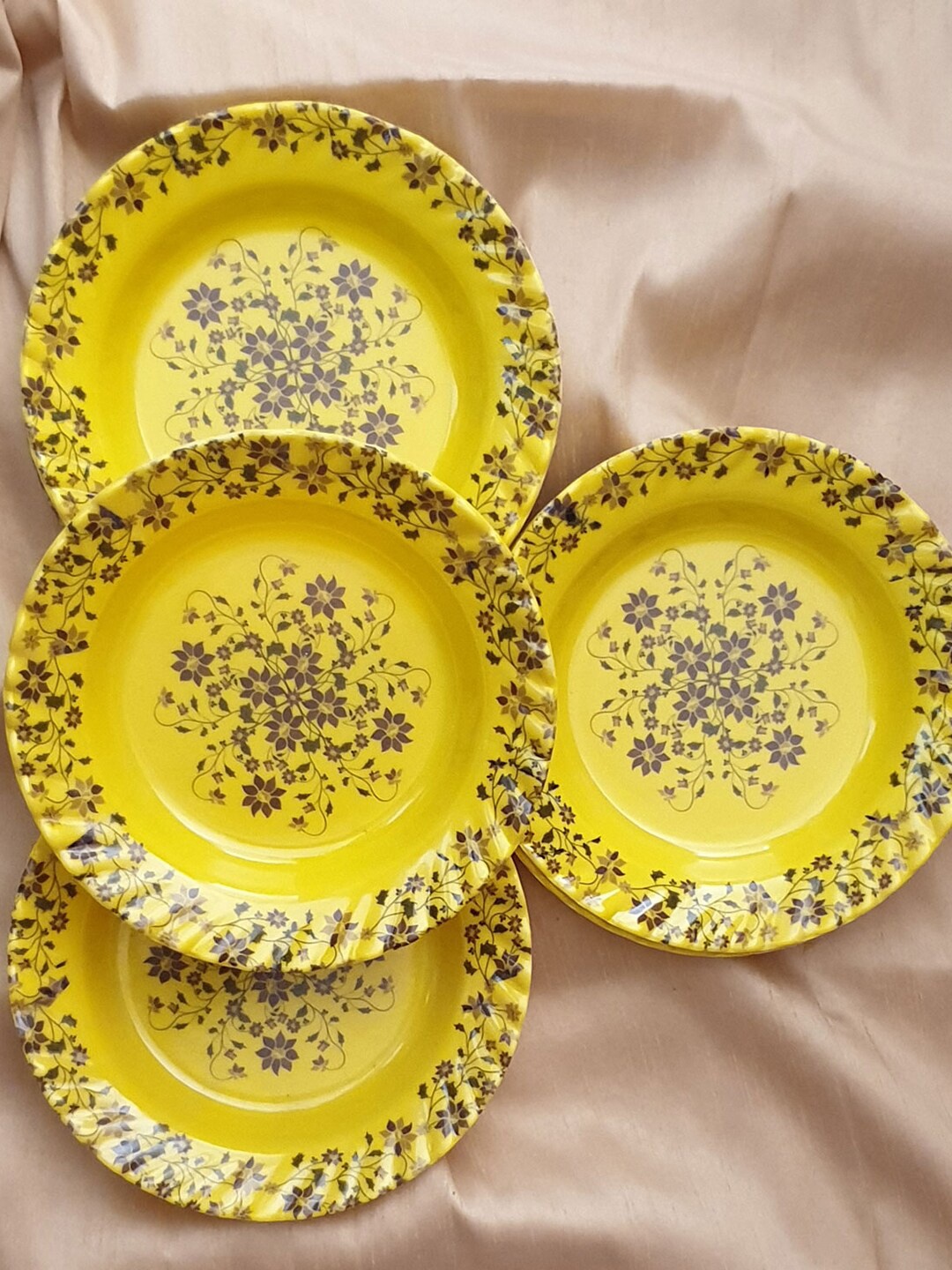 

Gallery99 Yellow & Black 6 Pieces Printed Melamine Matte Dinner Set
