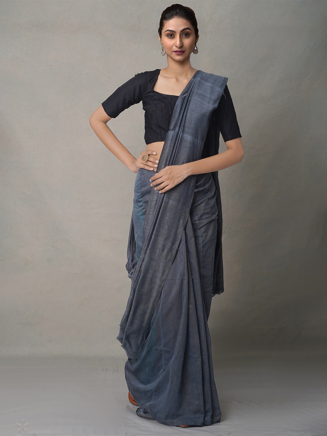 

Unnati Silks Black Woven Design Pure Linen Jamdani Handloom Saree
