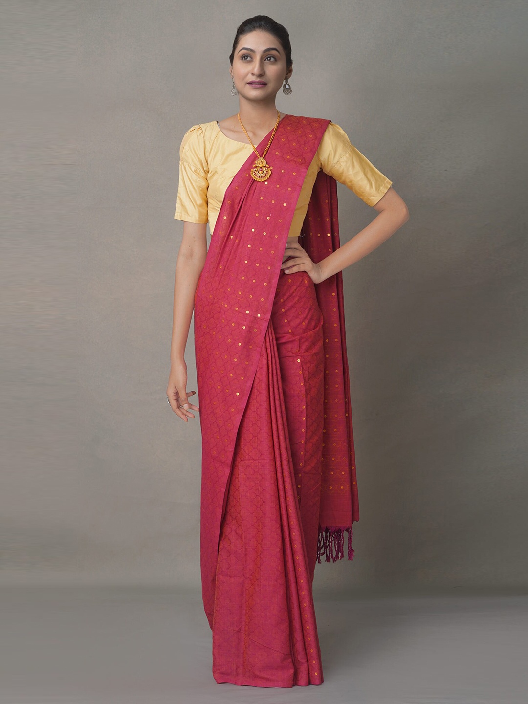 

Unnati Silks Red & Gold-Toned Ethnic Motifs Sequinned Silk Cotton Jamdani Saree