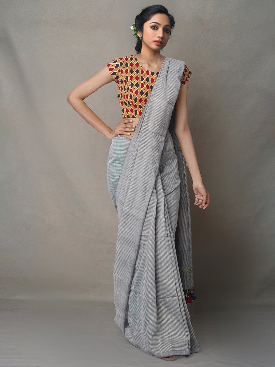 

Unnati Silks Grey & White Striped Pure Linen Jamdani Saree