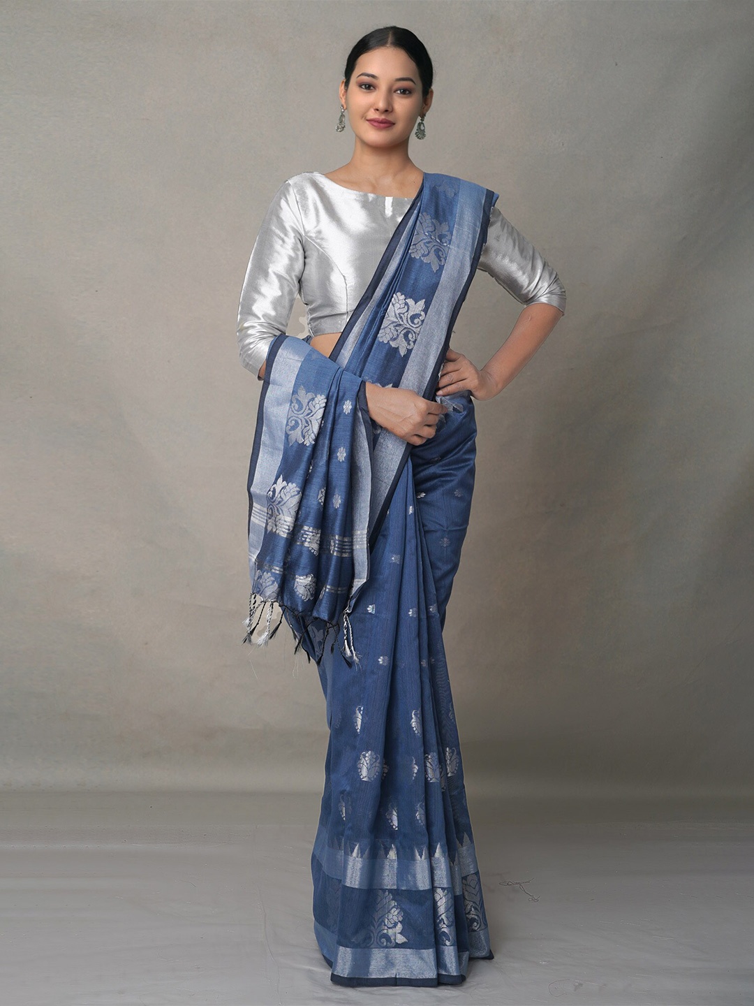 

Unnati Silks Women Blue & Silver-Toned Woven Design Zari Silk Cotton Jamdani Saree