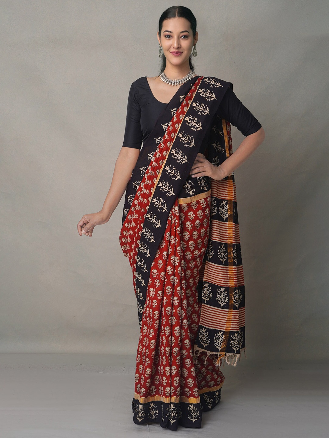 

Unnati Silks Maroon & Black Floral Zari Pure Silk Bagru Saree