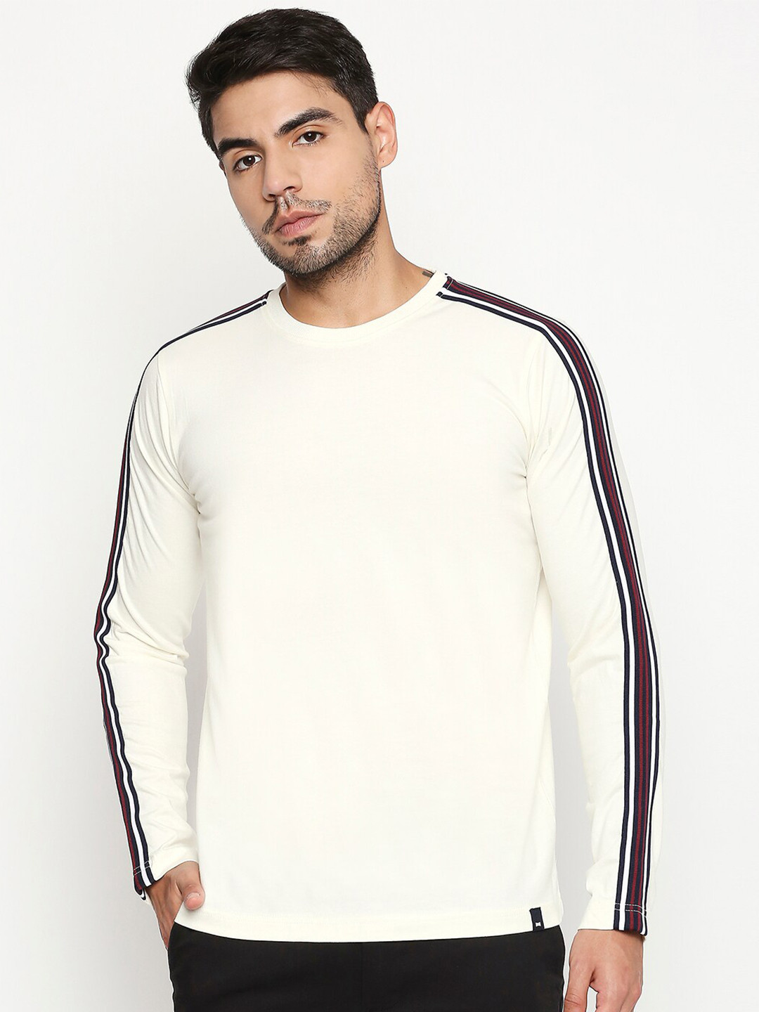 

Basics Men Off White & Black Slim Fit T-shirt