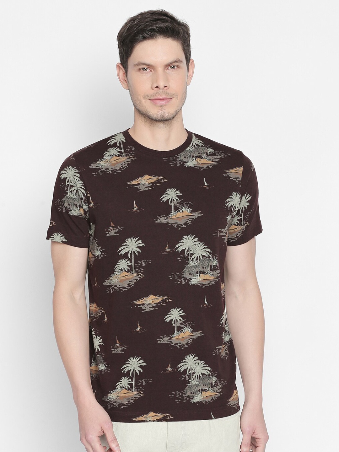

Basics Men Brown Floral Printed Tropical Applique Slim Fit T-shirt