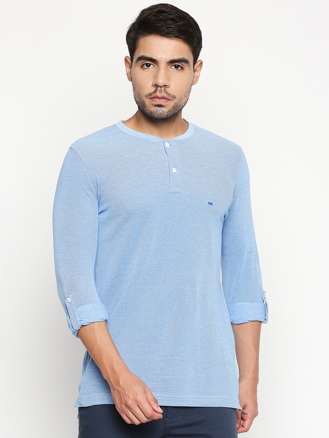 

Basics Men Blue Applique Slim Fit T-shirt