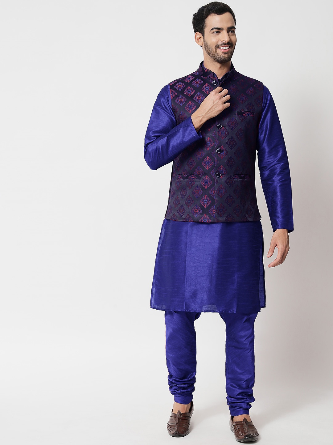 

SG LEMAN Men Black Raw Silk Kurta with Pyjamas