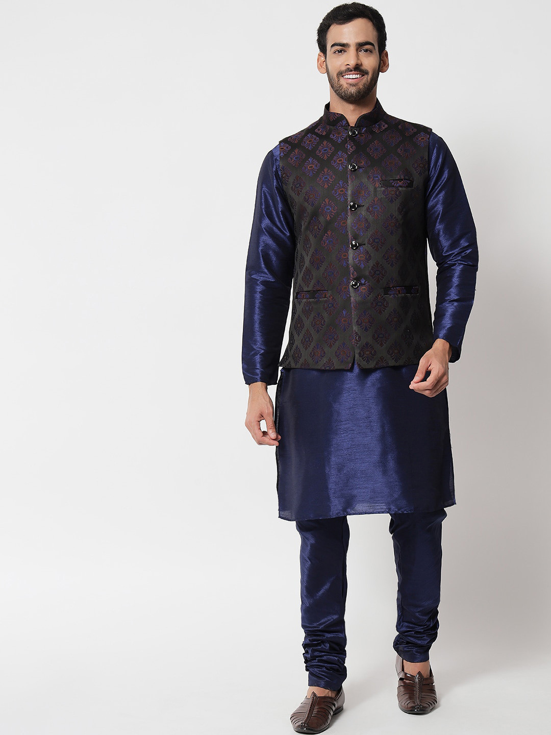 

SG LEMAN Men Navy Blue Empire Raw Silk Kurta with Pyjamas