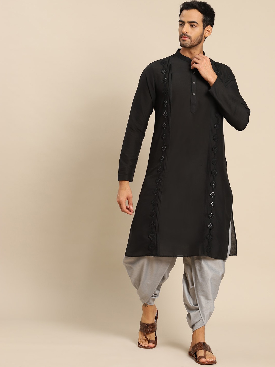 

KISAH Men Black Flared Sleeves Thread Work Kurta