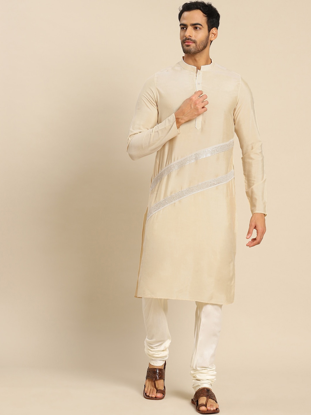 

KISAH Men Cream-Coloured Flared Sleeves Thread Work Kurta