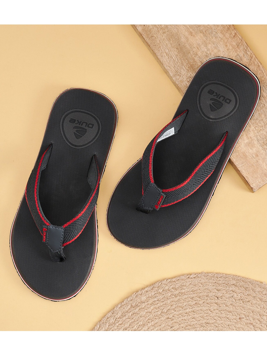 

Duke Men Grey & Red Synthetic Thong Flip-Flops