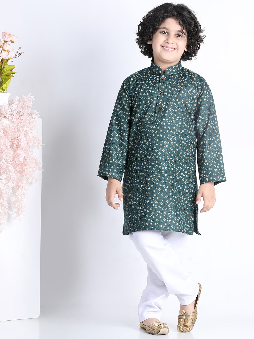 

Kidling Boys Green Printed Kurta with Churidar