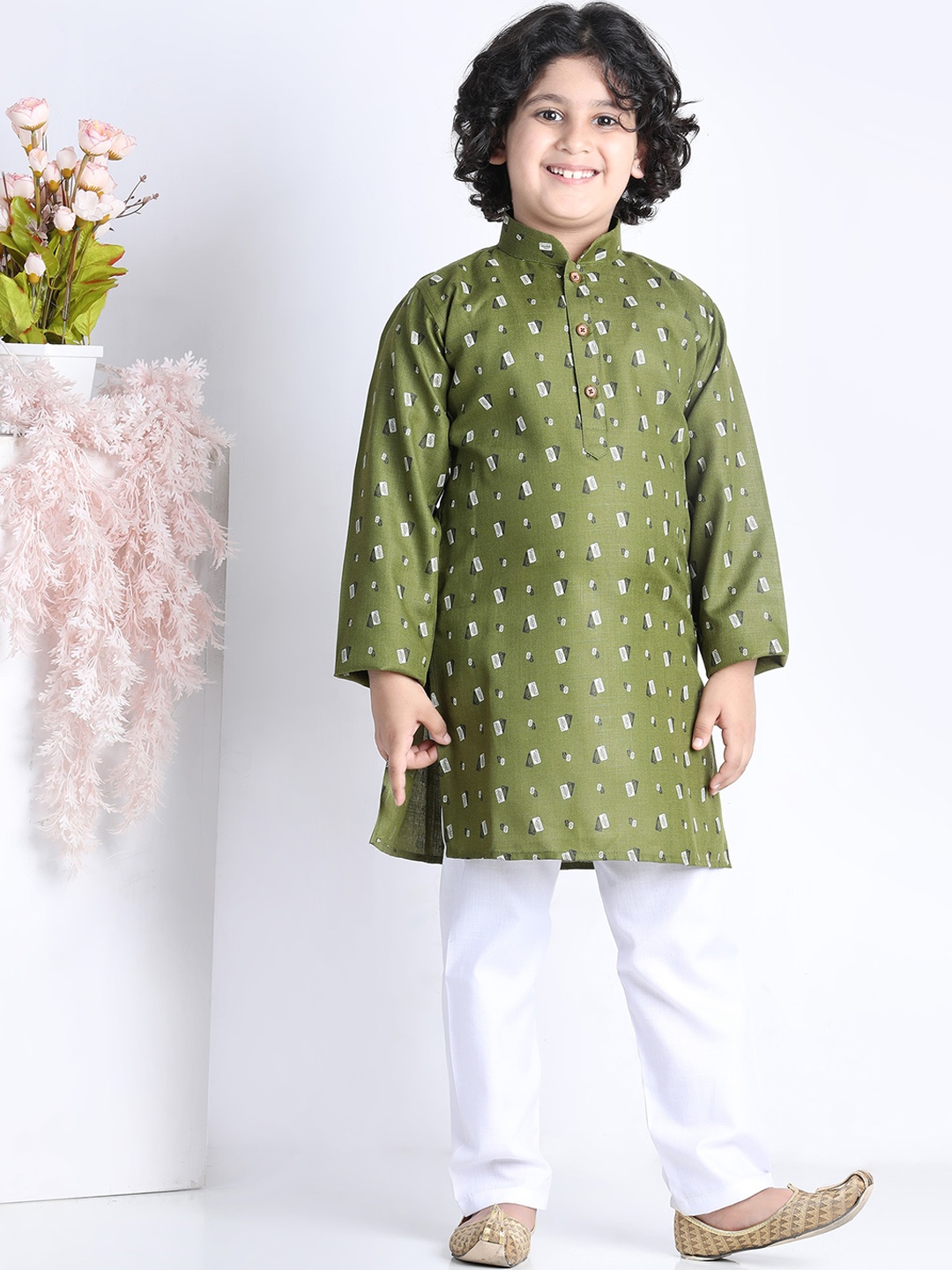 

Kidling Boys Olive Green Printed Kurta with Pyjamas