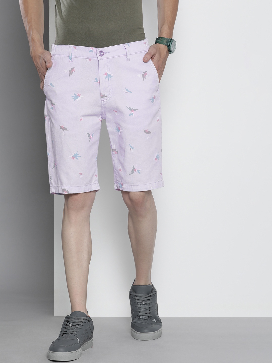 

The Indian Garage Co Men Lavender Conversational Printed Slim Fit Shorts