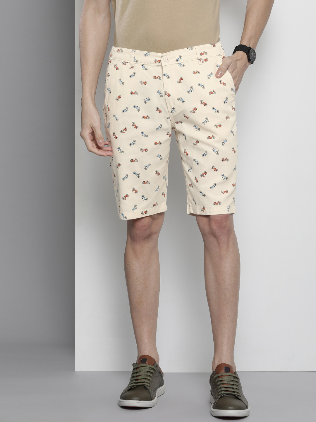 

The Indian Garage Co Men Cream-Coloured Conversational Printed Slim Fit Shorts