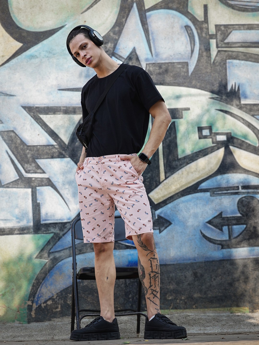 

The Indian Garage Co Men Pink Conversational Printed Slim Fit Shorts