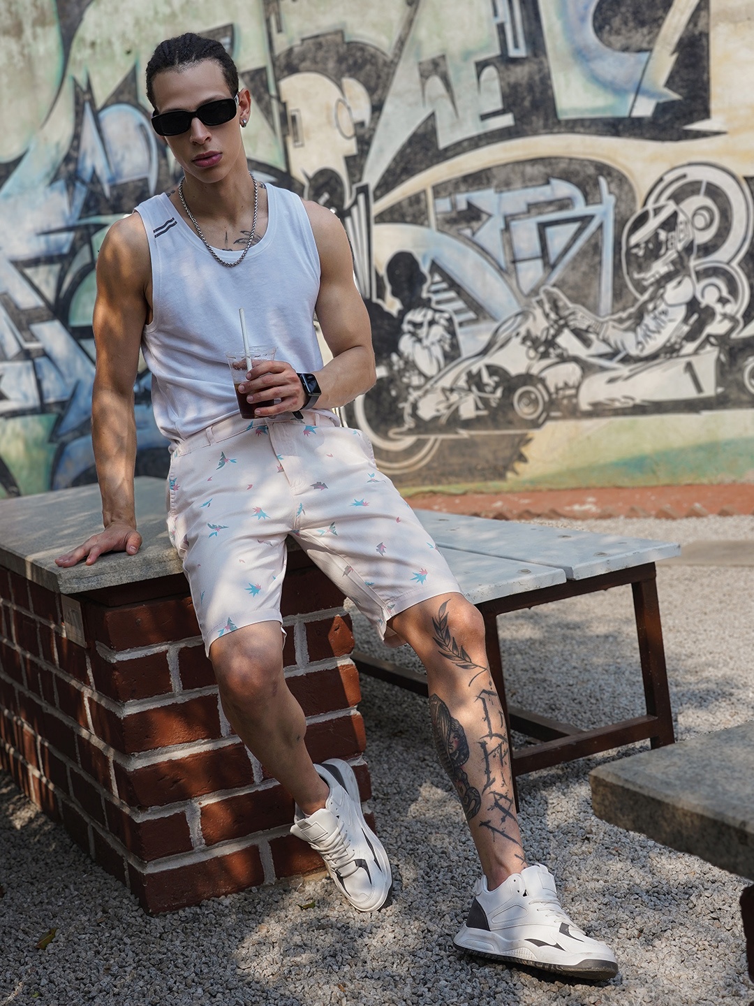 

The Indian Garage Co Men Pink Abstract Printed Slim Fit Shorts