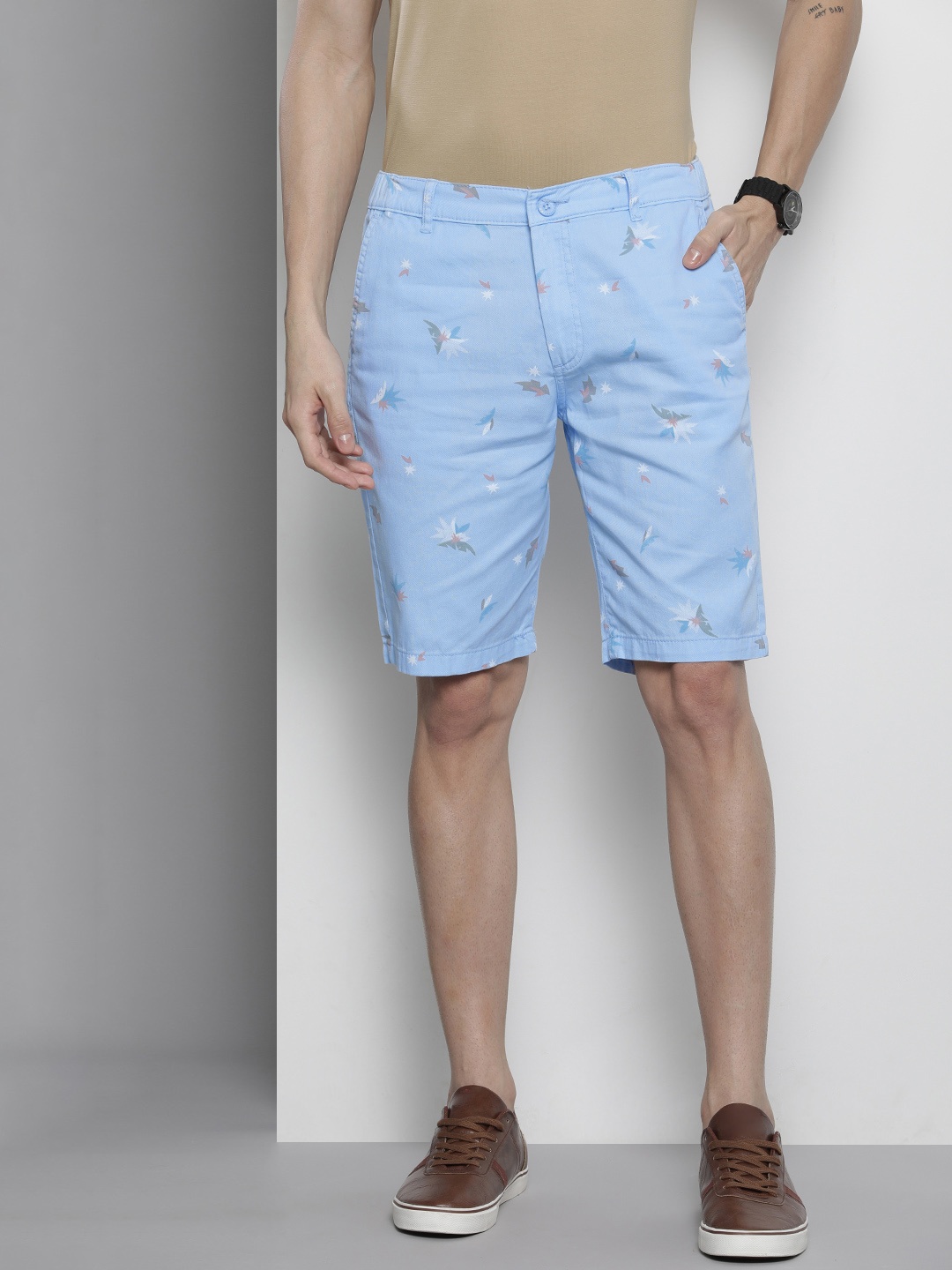 

The Indian Garage Co Men Blue Abstract Printed Slim Fit Shorts