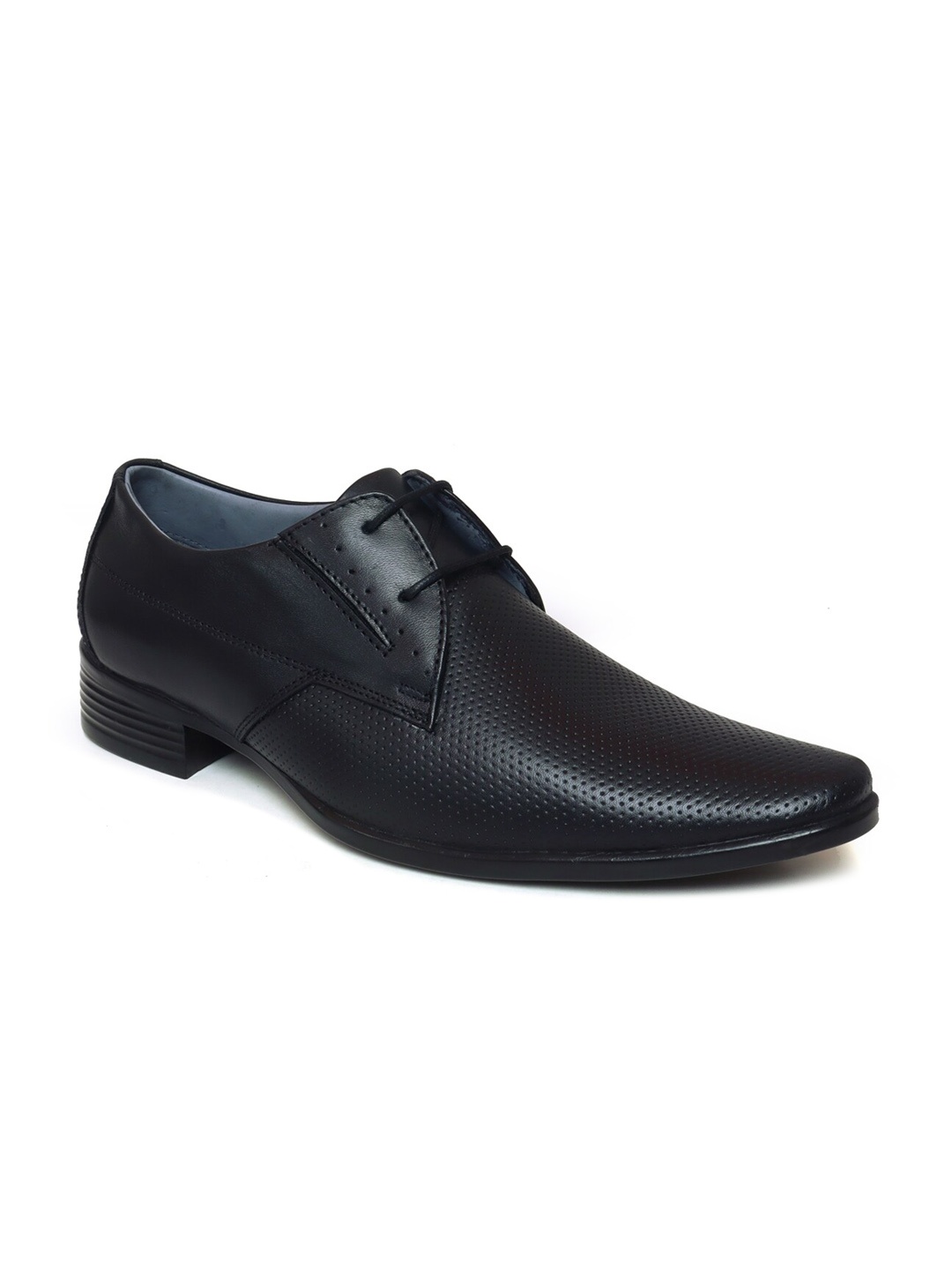 

Zoom Shoes Men Black Textured Leather Formal Derbys