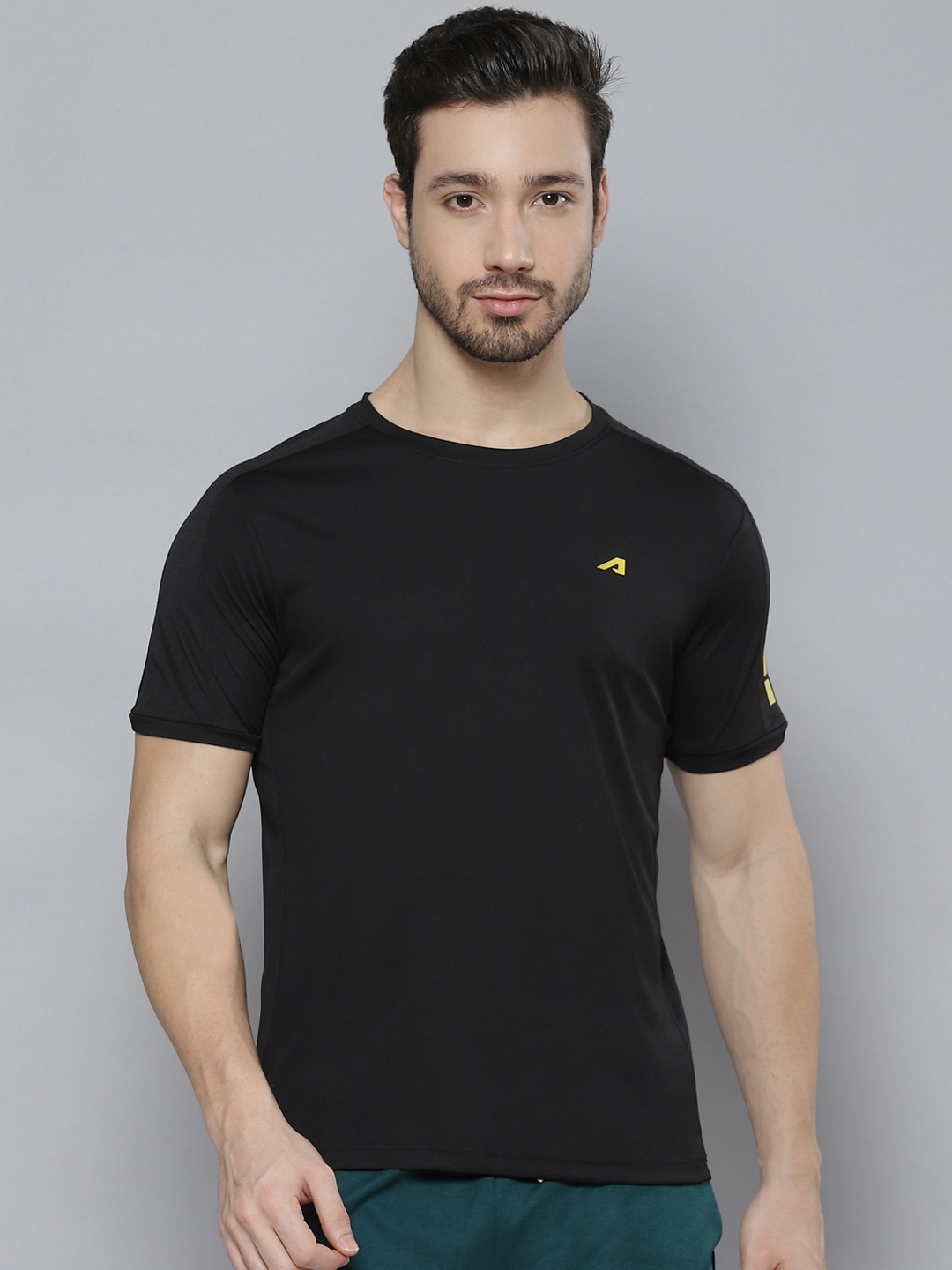 

Alcis Men Black Solid T-shirt
