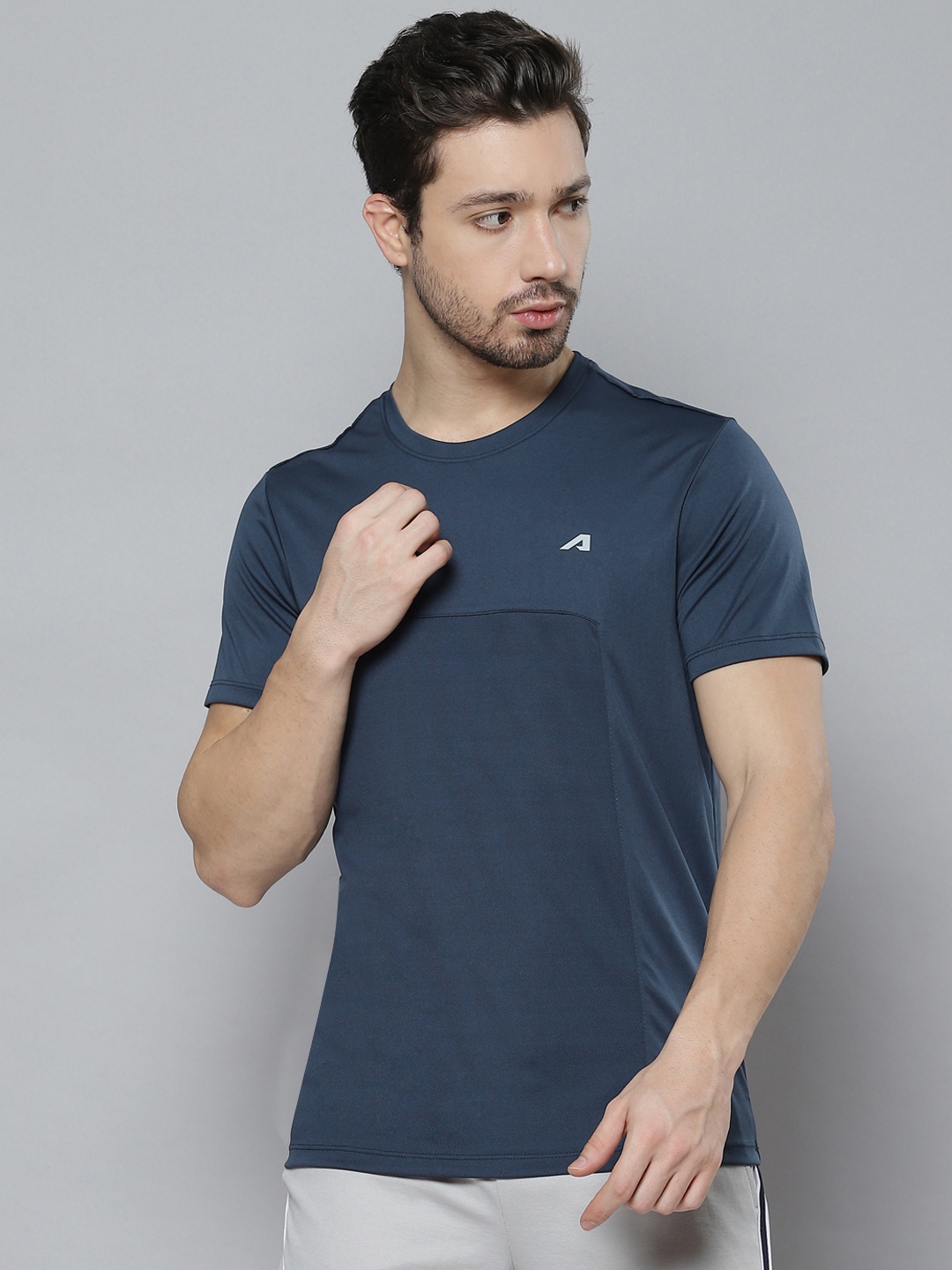 

Alcis Men Navy Blue Solid T-shirt