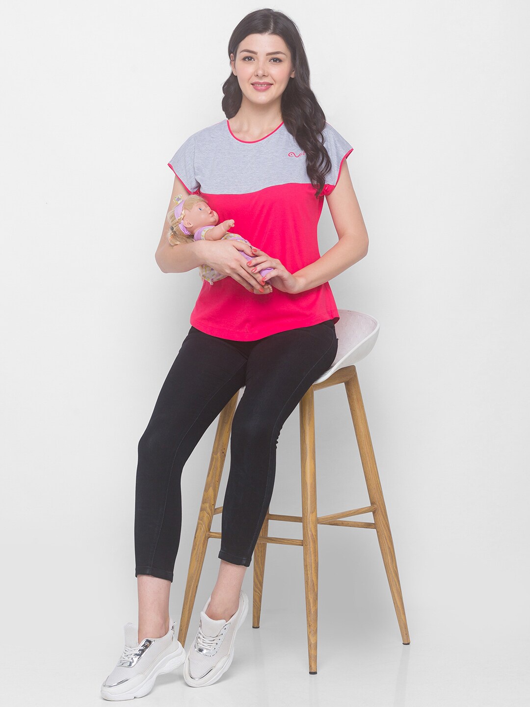 

AV2 Colourblocked maternity Top, Pink