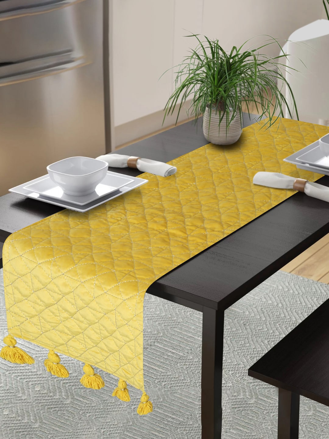 

eyda Yellow Solid Quilted Table Runner