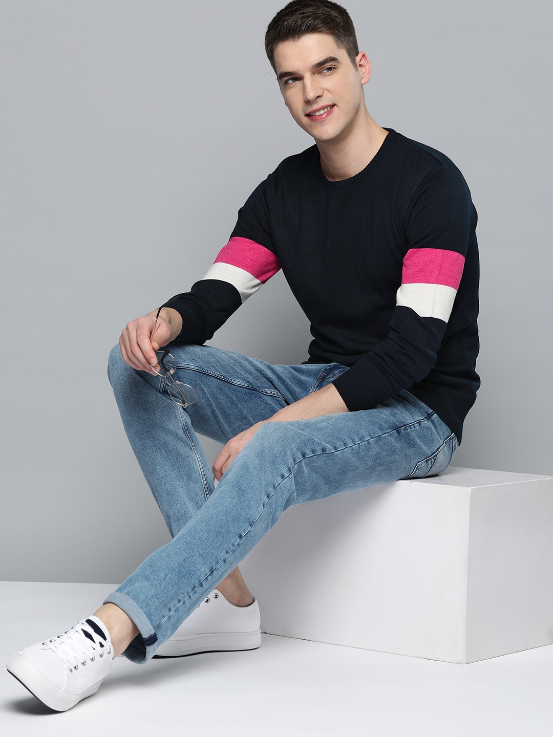 

Mast & Harbour Men Navy Blue Solid Pullover Sweater
