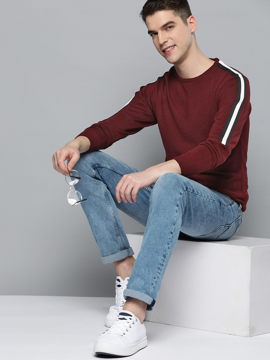 

Mast & Harbour Men Maroon Solid Pullover Sweater