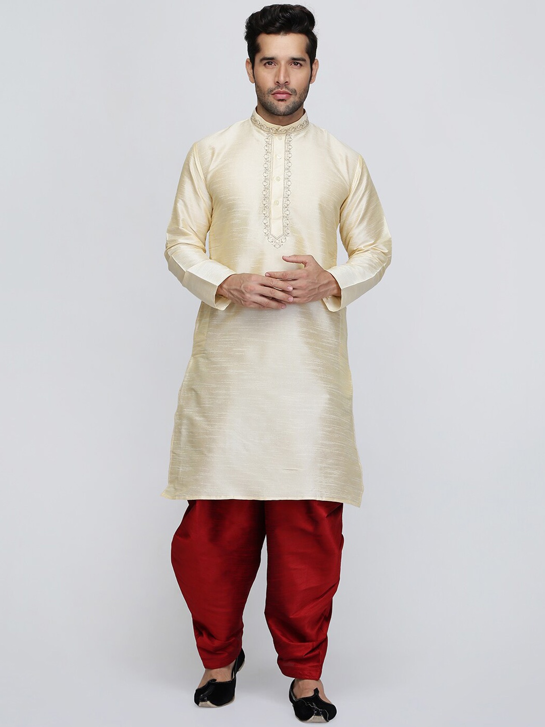 

ROYAL KURTA Men Gold-Toned Yoke Design Thread Work Summer Sheers Kurta