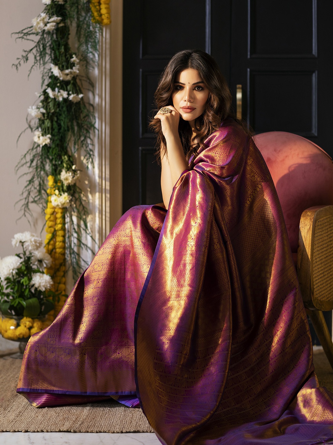 

KARAGIRI Purple & Gold-Toned Woven Design Zari Silk Blend Kanjeevaram Saree