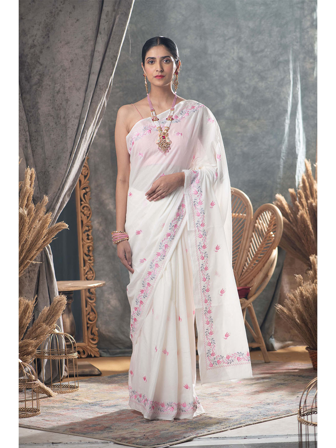 

KARAGIRI White & Pink Floral Jute Cotton Saree