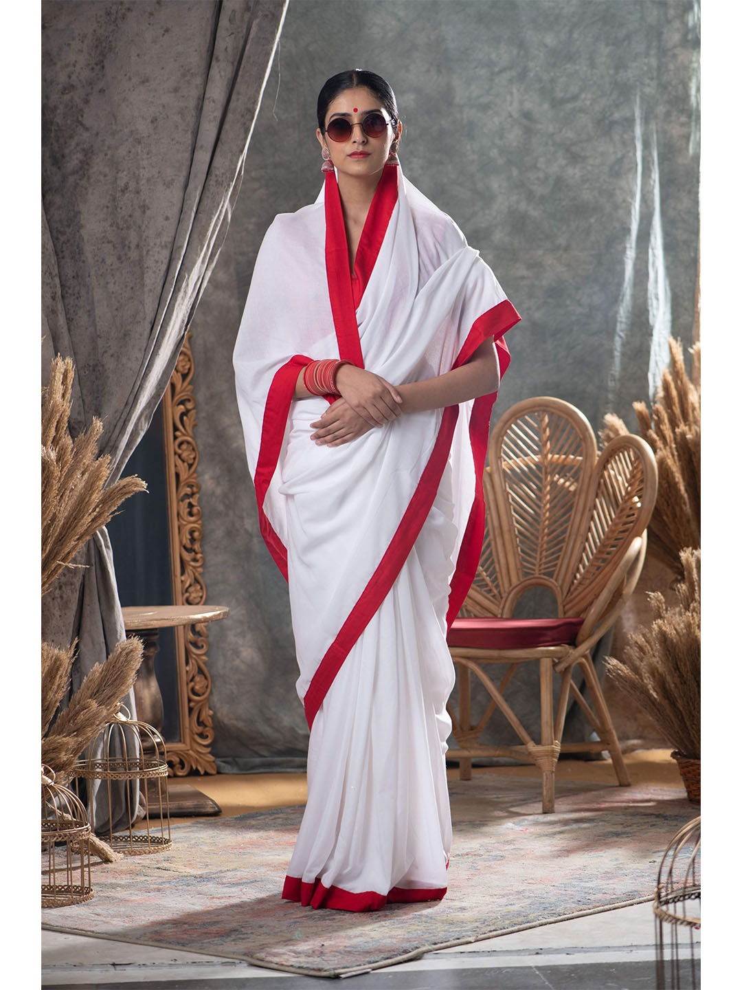 

KARAGIRI Red & White Jute Cotton Saree