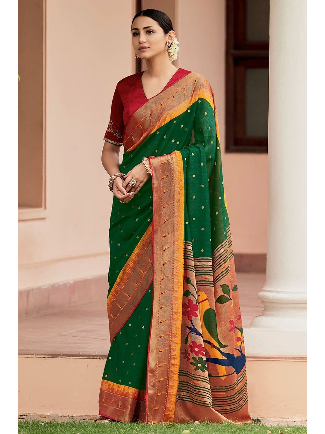 

KARAGIRI Green & Gold-Toned Floral Zari Silk Blend Paithani Saree