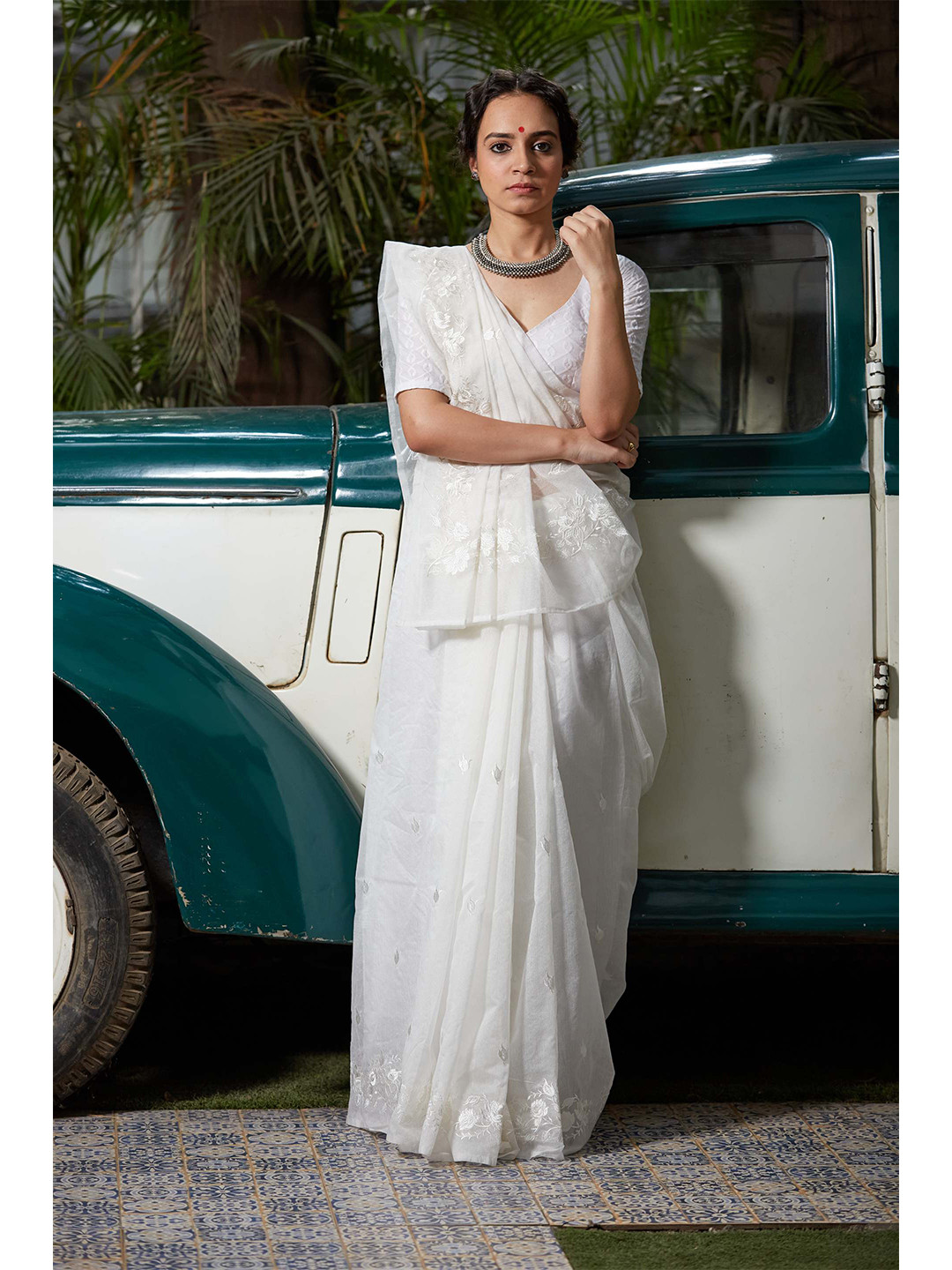 

KARAGIRI White Floral Silk Blend Saree