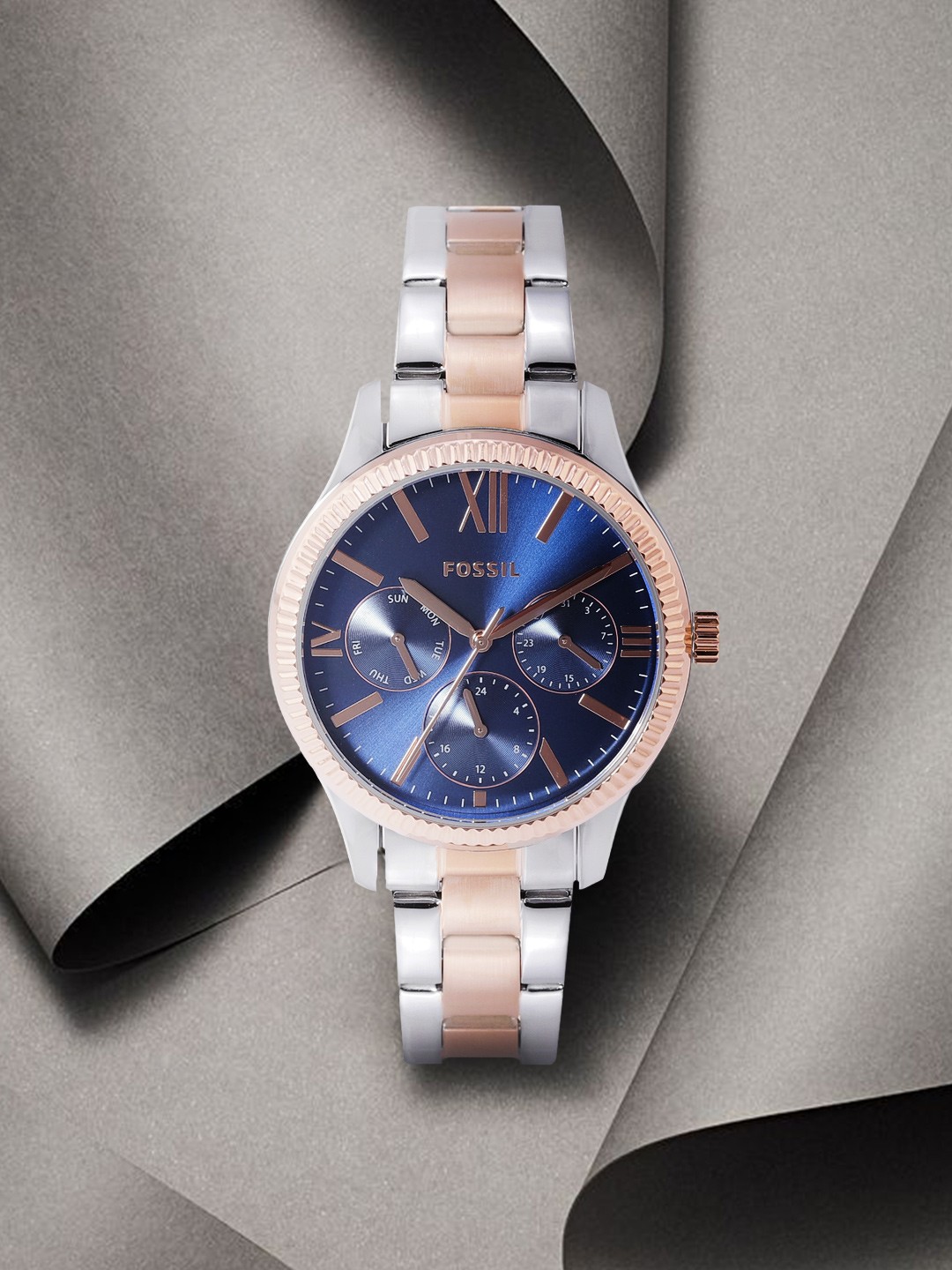 

Fossil Women Blue Dial & Silver Toned Bracelet Style Straps Analogue Watch BQ3808, Navy blue