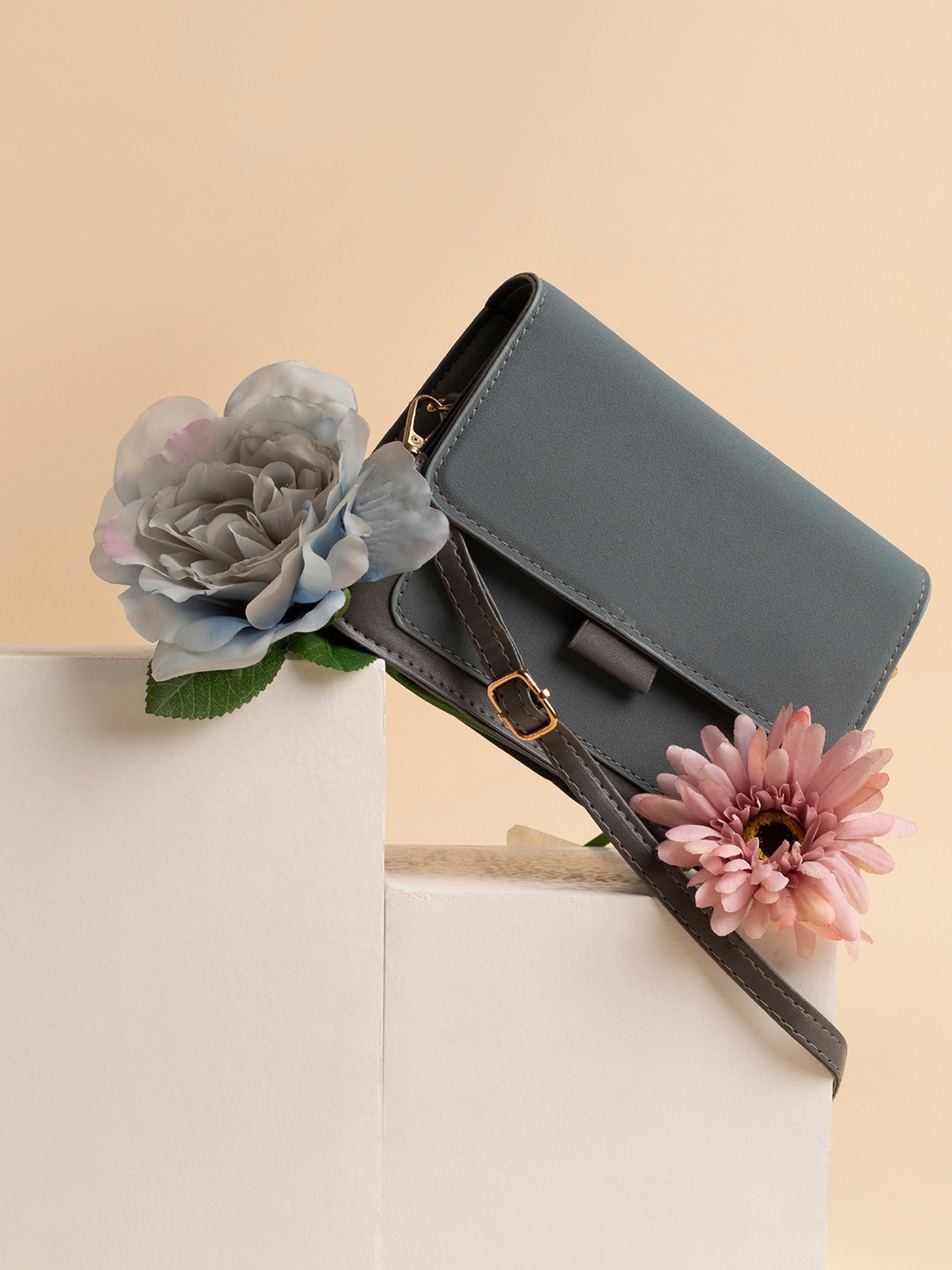 

HAUTE SAUCE by Campus Sutra Grey Colourblocked PU Structured Handheld Bag