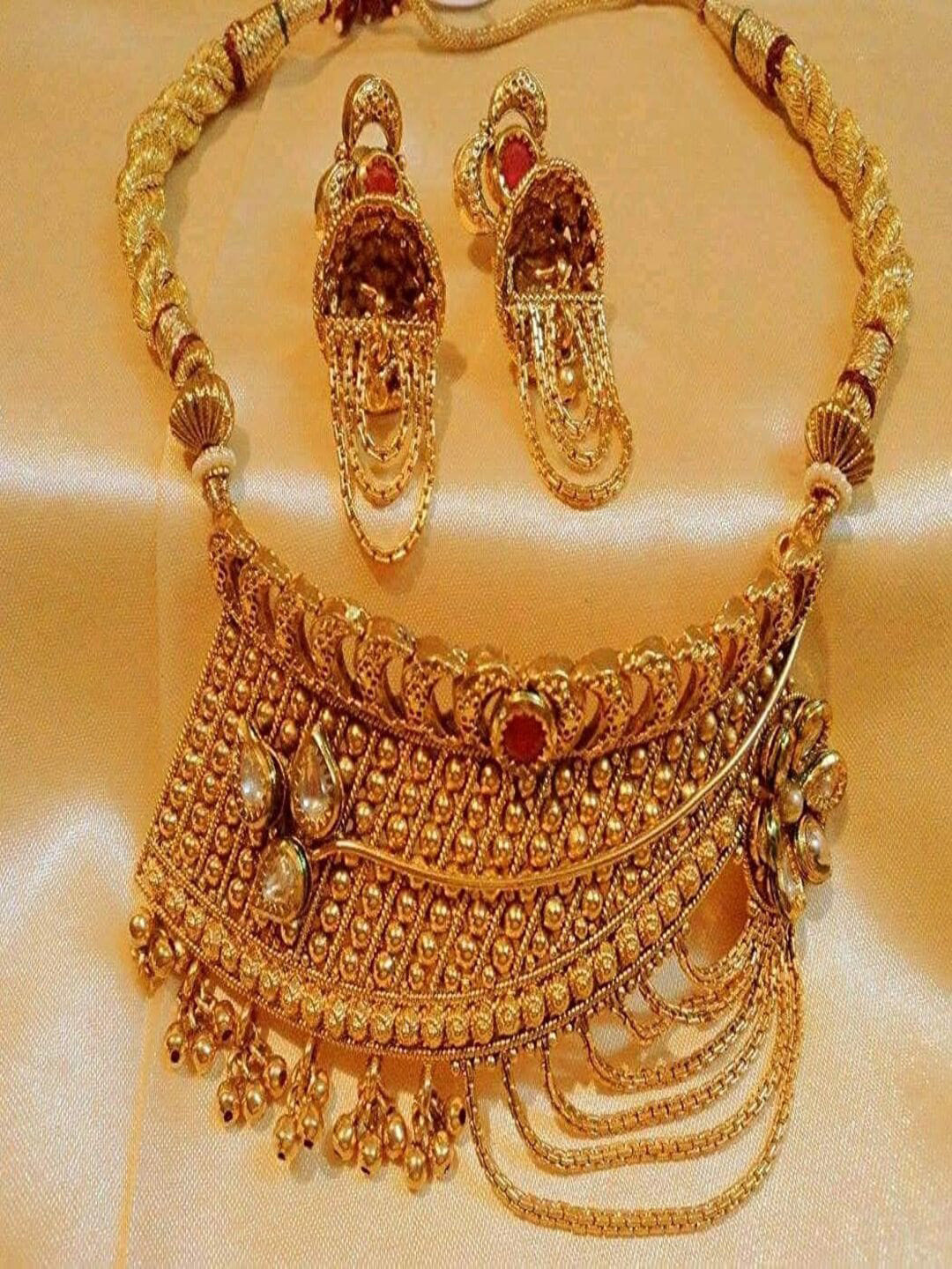 

Runjhun Gold-Plated Kundan-Studded & Beaded Jewellery Set