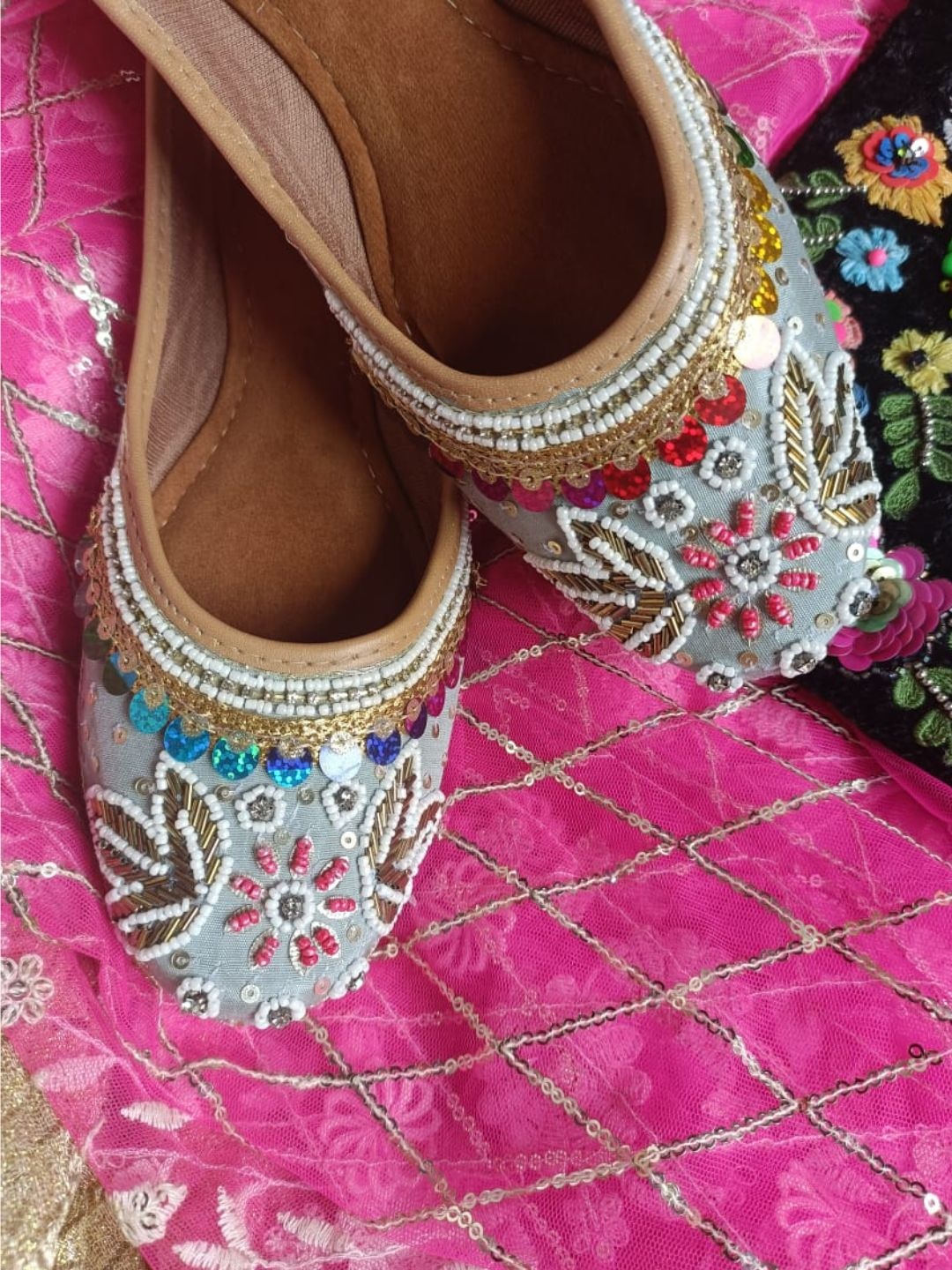 

DESI COLOUR Women Grey Embellished Leather Ethnic Flats