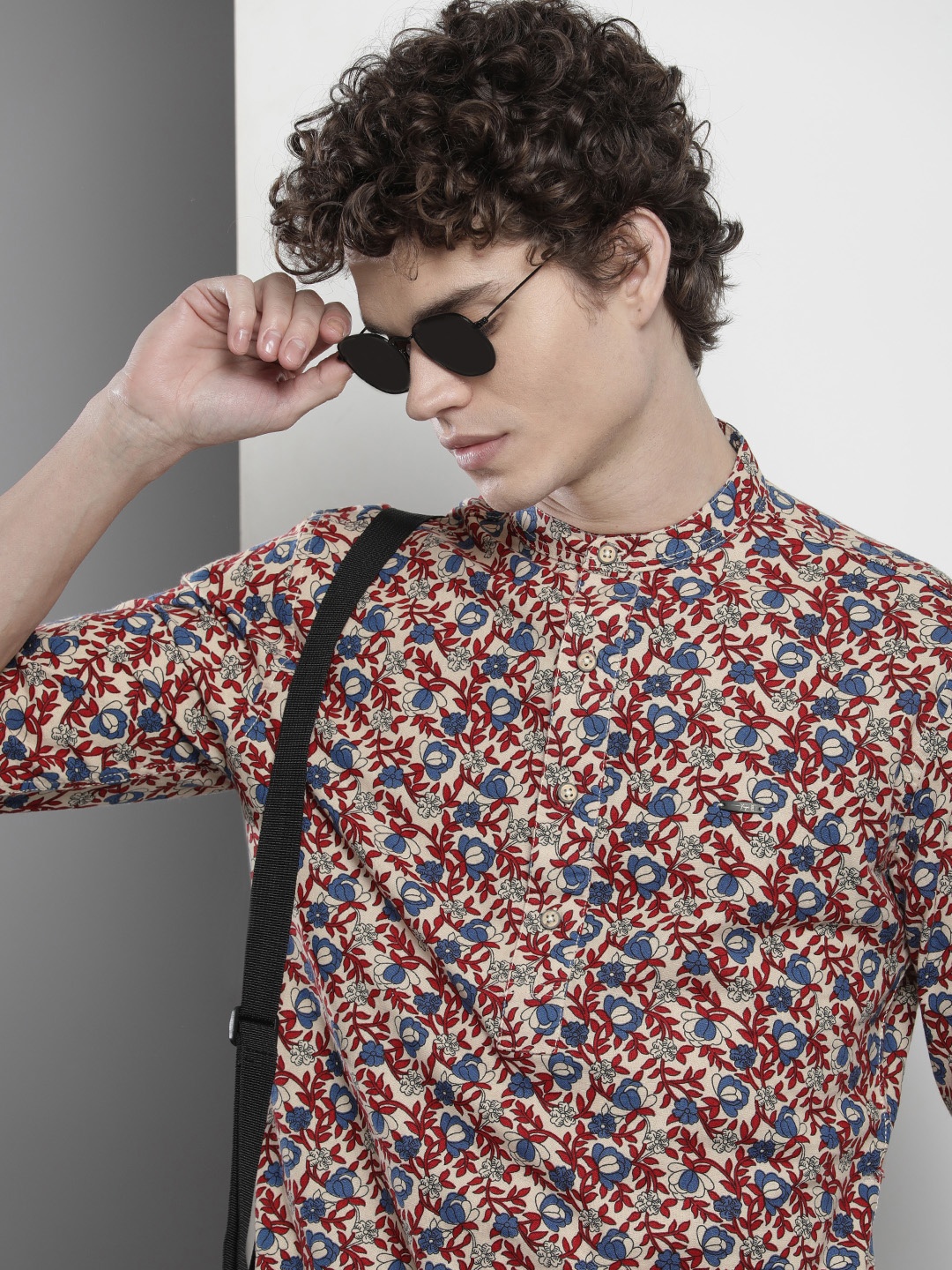 

The Indian Garage Co Men Beige Floral Printed Casual Shirt