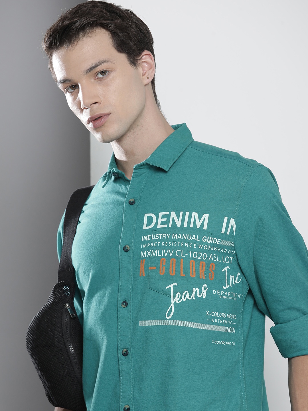 

The Indian Garage Co Men Green Printed Cotton Casual Shirt