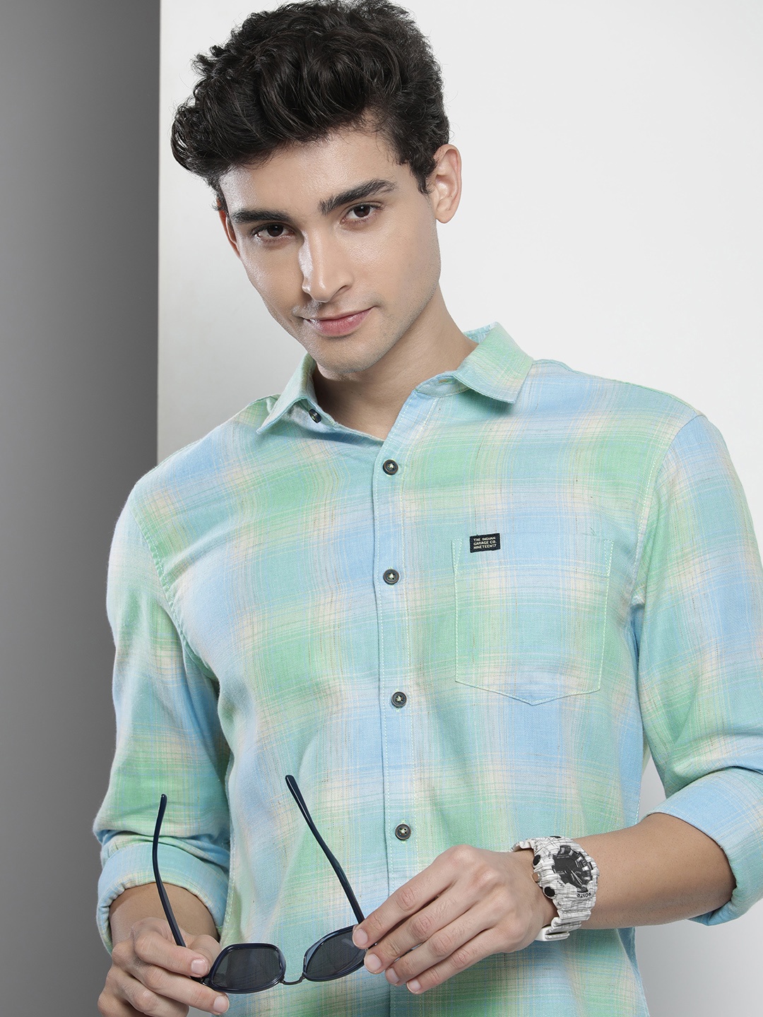 

The Indian Garage Co Men Blue Checked Casual Shirt