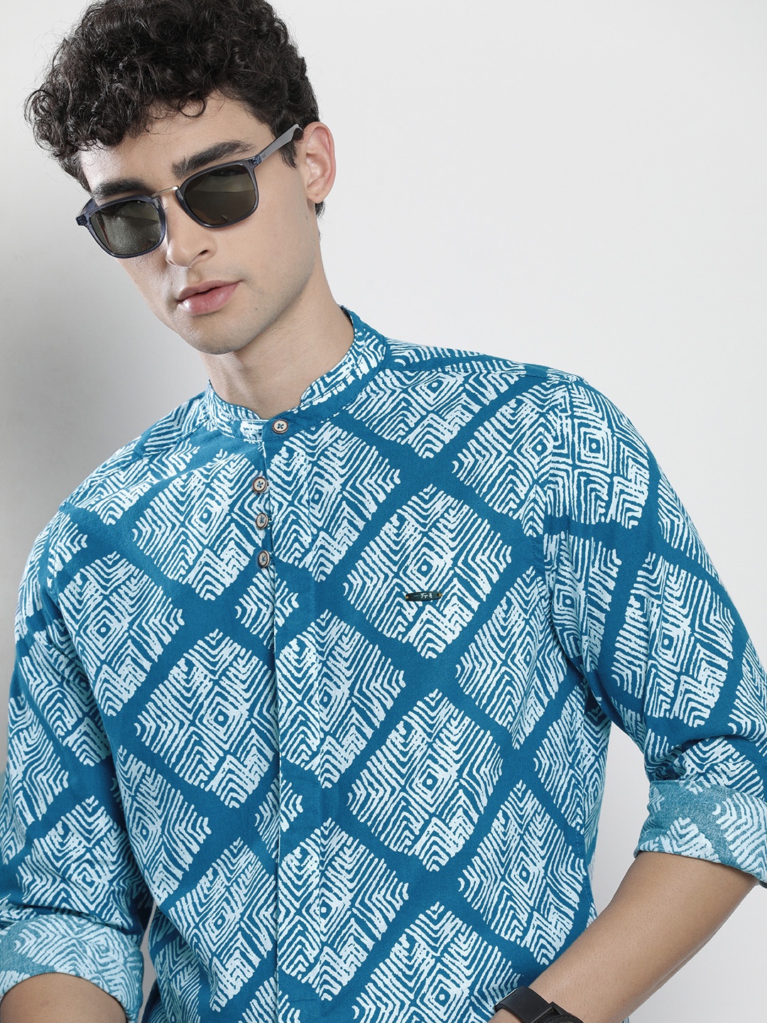 

The Indian Garage Co Men Blue Printed Cotton Casual Shirt