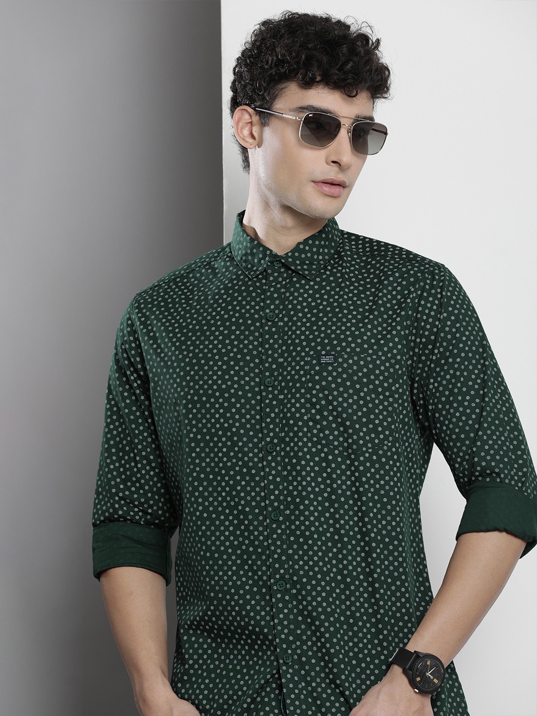 

The Indian Garage Co Men Green Printed Cotton Casual Shirt