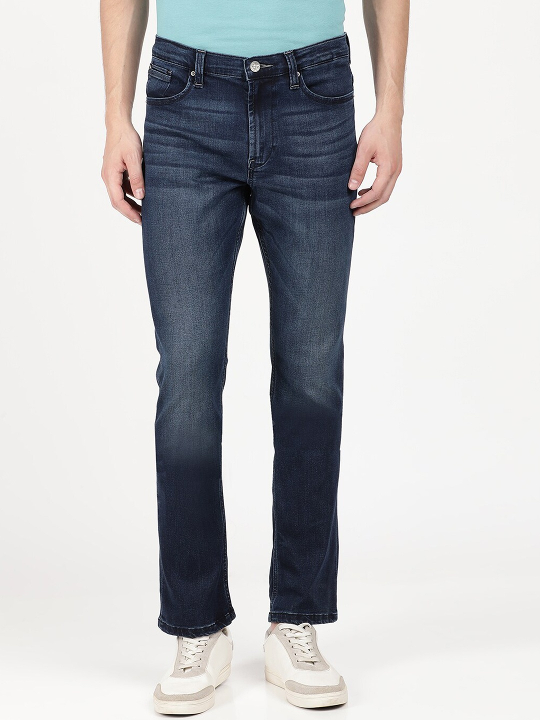

Lee Men Blue Rodeo Straight Fit Low Distress Heavy Fade Stretchable Jeans